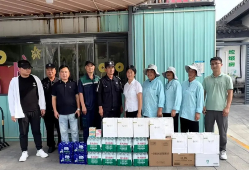 红园夏日送清凉 致敬街区守护者